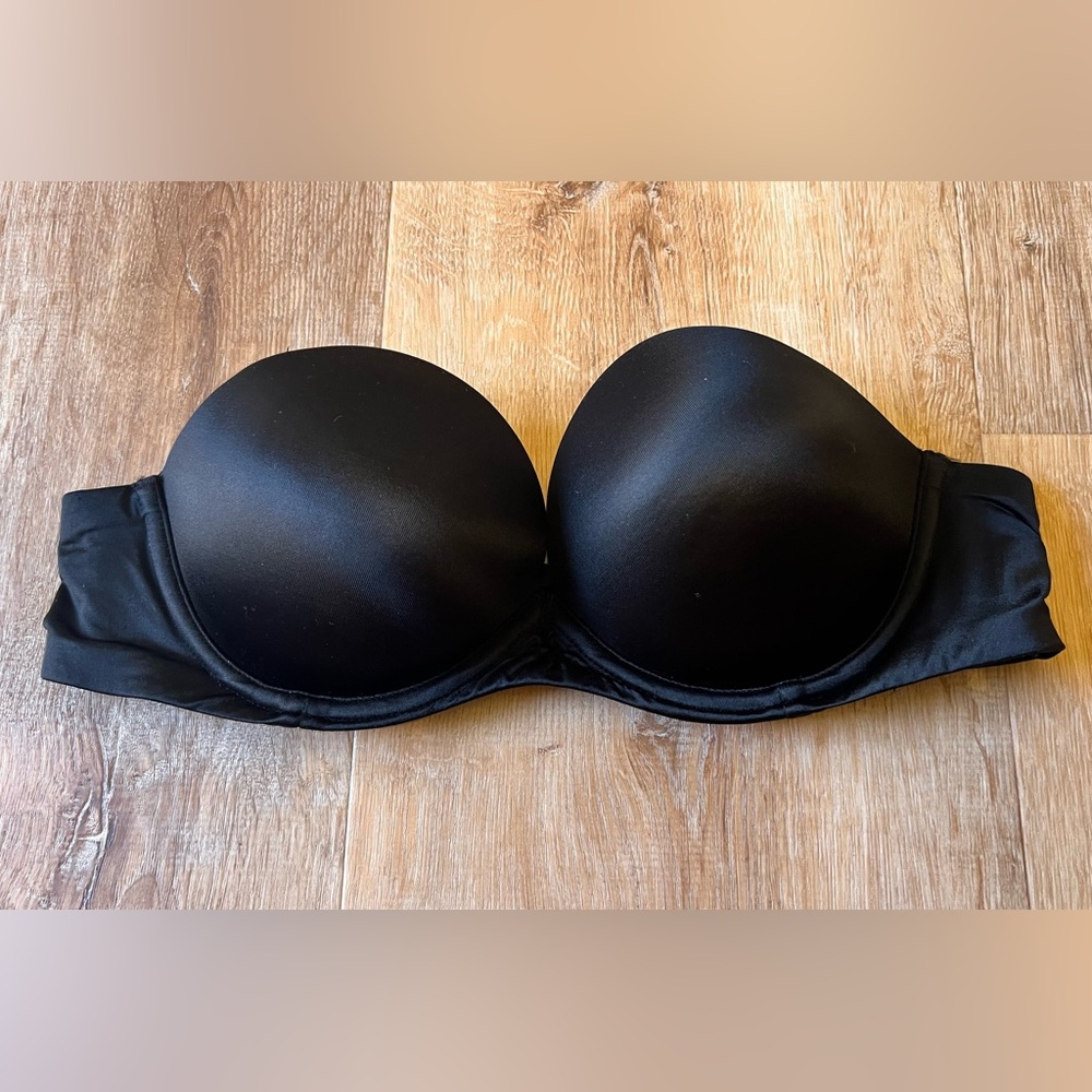 Strapless Victoria’s Secret push-up bra 34B